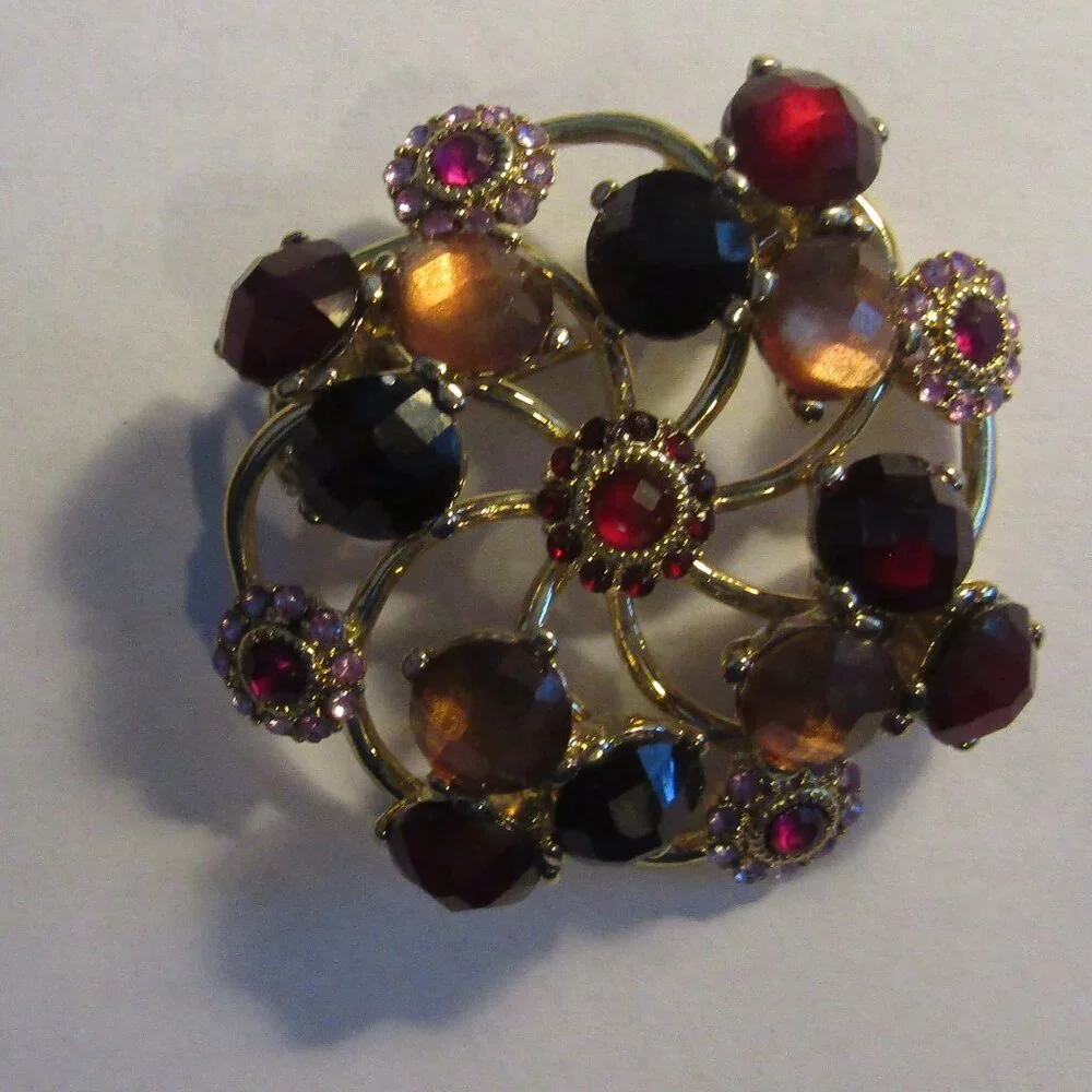 Signed LC LIZ CLAIBORNE Vintage Gold Tone RED GOLDS MAROON Rhinestone Brooch Pin